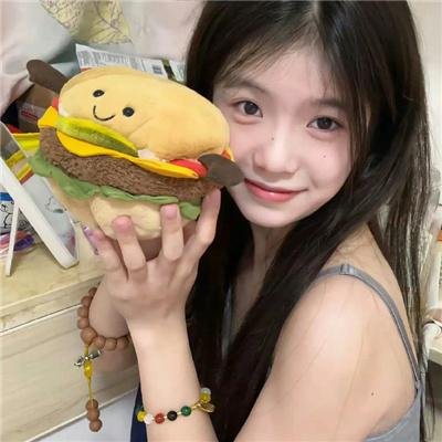 穿黄睡衣的女孩 高清在线观看